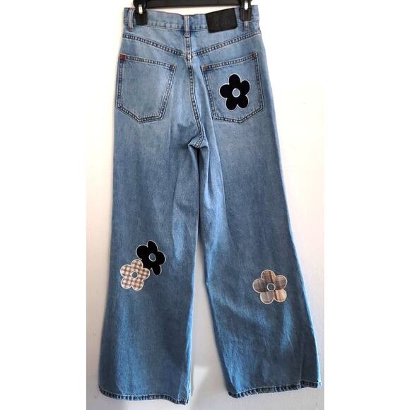 Urban Outfitters BDG Skater Baggy Jean Daisy Patch Distressed Flared Leg 25x32 - Picture 3 of 14